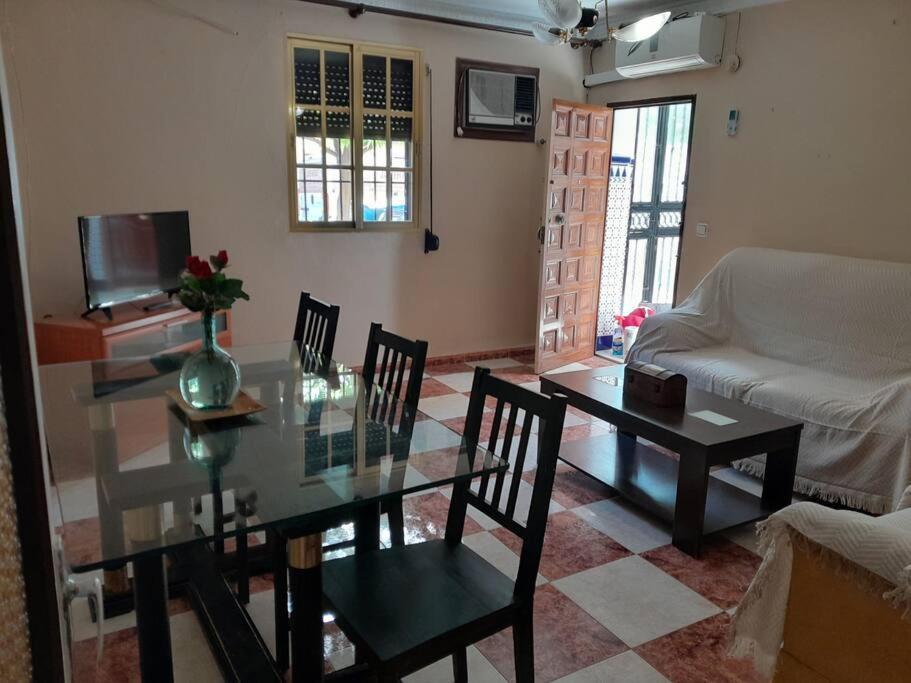 Disfruta De Un Barrio Tranquilo Appartement Alcalá de Guadaira Buitenkant foto